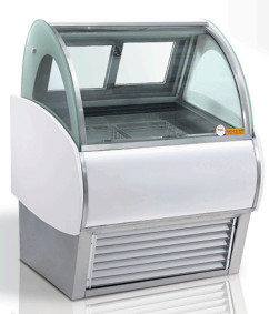 Display cabinet elettrico per gelati con pentole da 6x2 GN 1/4 e tecnologia di raffreddamento ad aria