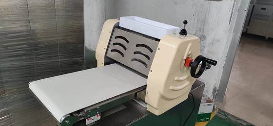 Testaio pesante per ristoranti con rulli da 370 mm e capacità di 80 kg