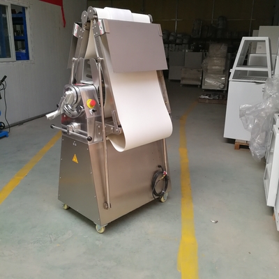 Apparecchiatura da cucina da 230 kg con rango di regolazione a rulli da 0,5-38 mm e potenza da 0,75 kW