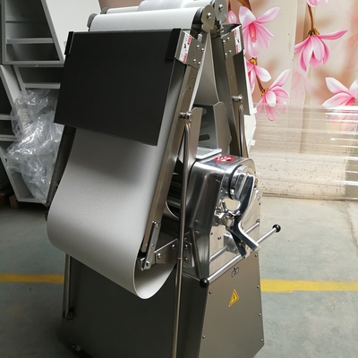 Apparecchiatura da cucina da 230 kg con rango di regolazione a rulli da 0,5-38 mm e potenza da 0,75 kW