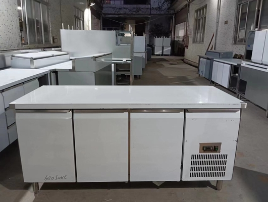 Apparecchiature di refrigerazione industriale con refrigerazione ad aria a tre porte 220-240V Voltaggio 2~8.C Intervallo di temperatura