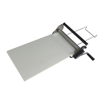 Roller per pasta di pizza commerciale. Macchina da forno industriale per tutti i tipi di pasta di pizza (miscela di mais / noci / farina di latte)